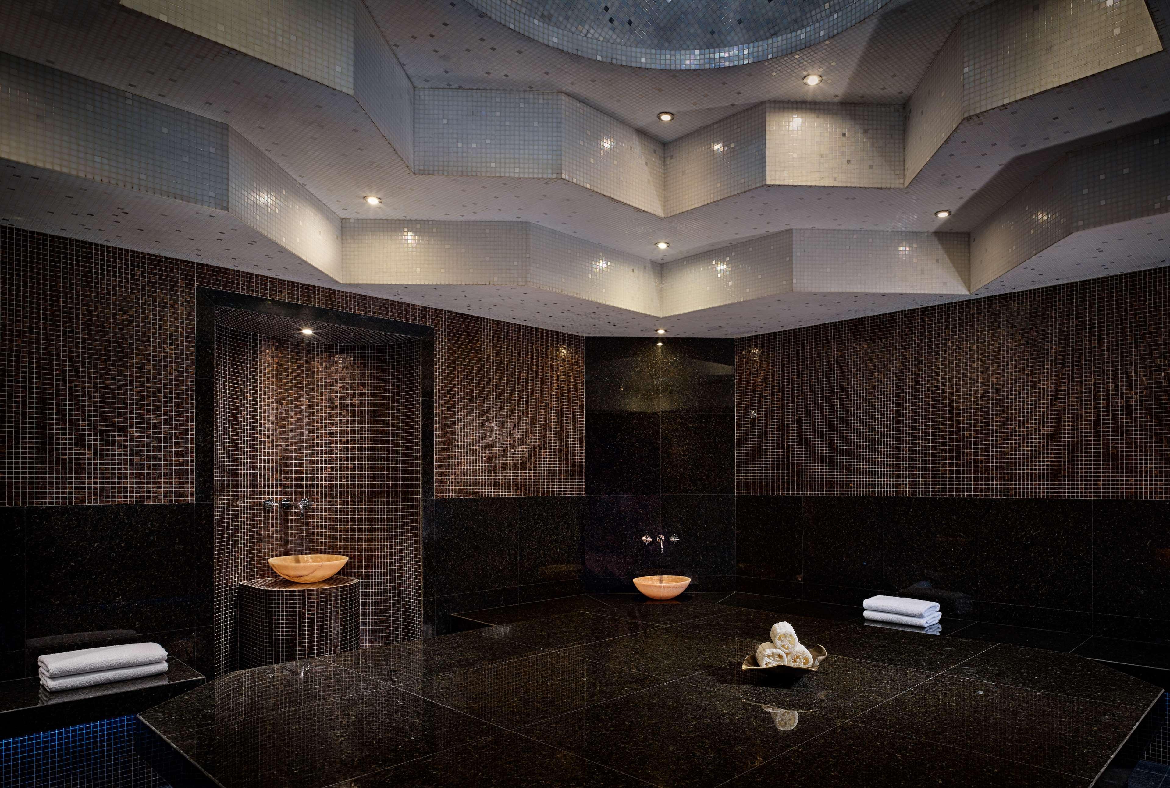 グランド ハイアット アブダビ ホテル アンド レジデンシズ エミレーツ パール エクステリア 写真 Turkish bath at the Ritz-Carlton, DIFC, Dubai