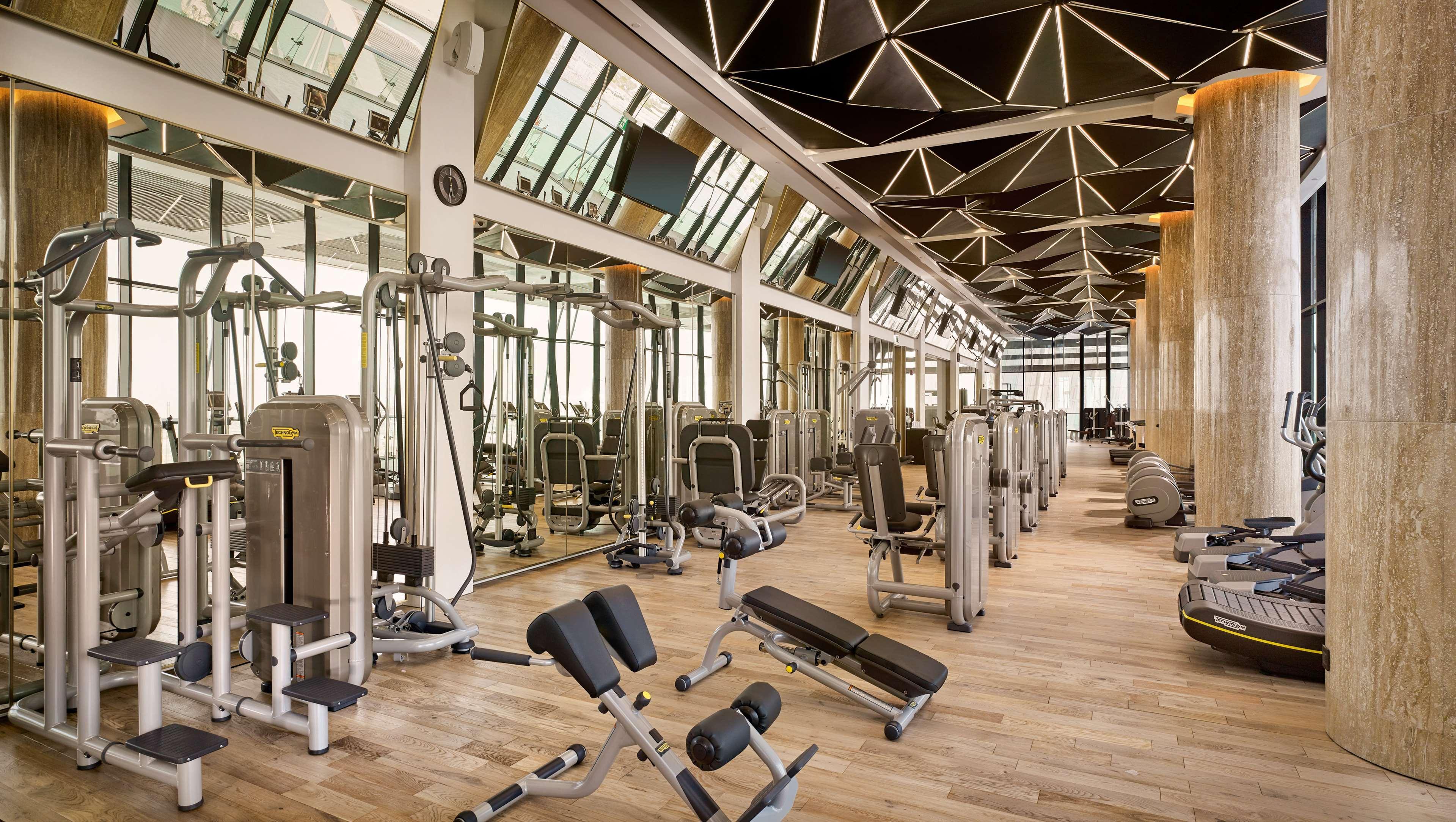 グランド ハイアット アブダビ ホテル アンド レジデンシズ エミレーツ パール エクステリア 写真 The gym at the Ritz-Carlton, DIFC