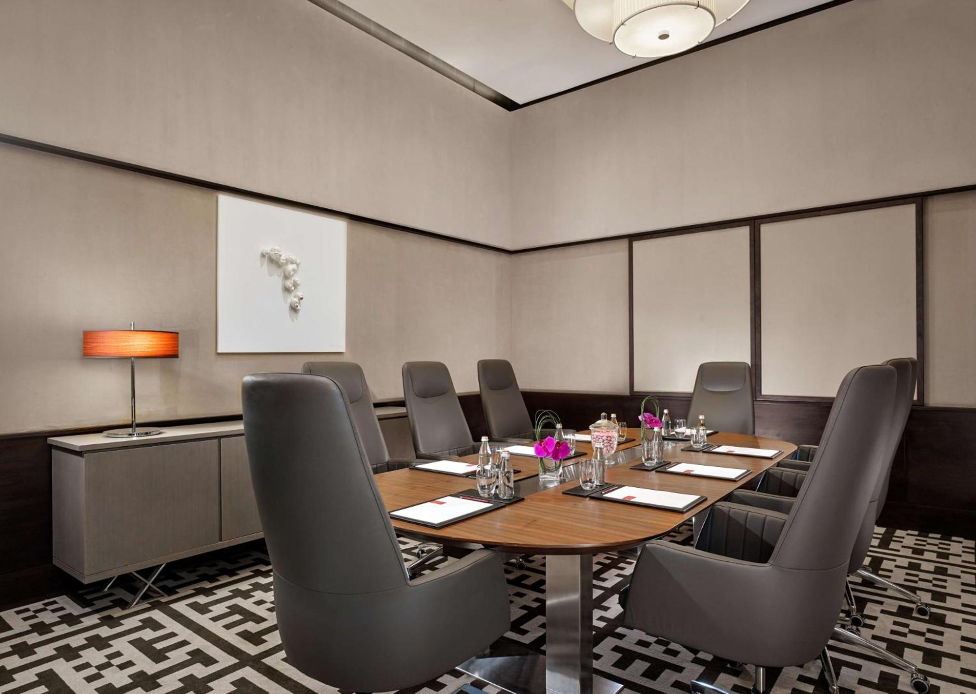 グランド ハイアット アブダビ ホテル アンド レジデンシズ エミレーツ パール エクステリア 写真 Boardroom at The St. Regis Mumbai